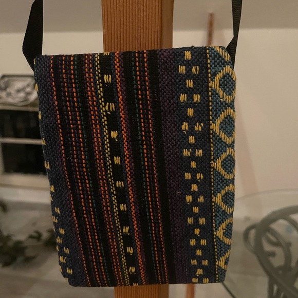 Lightweight Peruvian Crossbody satchel. - Picture 2 of 3